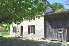 Maison à vendre à rénover située à Cours les Bains